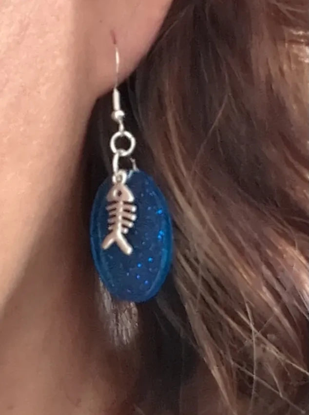 Earrings - Resin medium oval with silver fish scale on hook